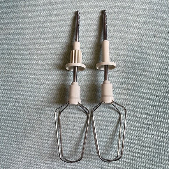 Vintage 70s Moulinex Handheld Mixer - Picture 5 of 14